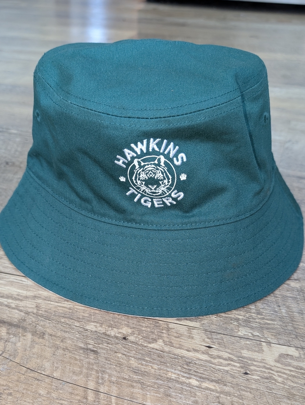 H&M Stranger Things Hawkins Tigers reversible bucket hat. Green+White. Size L/60